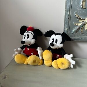 Disney store exclusive plush pie eye Mickey and Minnie Mouse